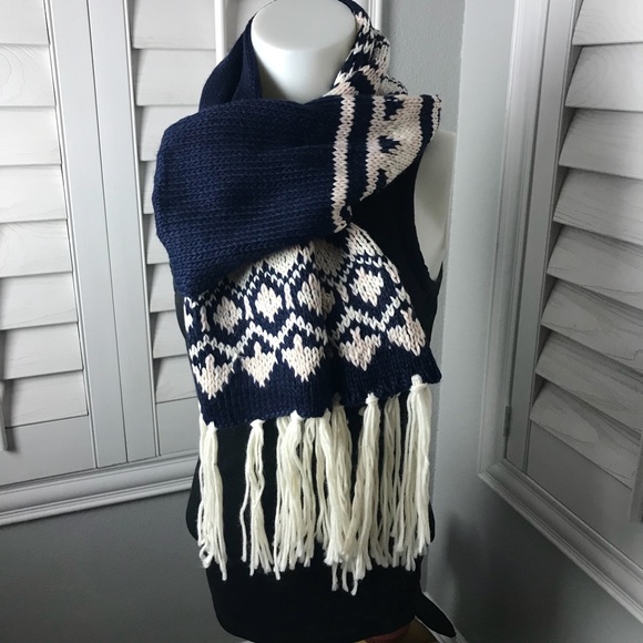 Charming Charlie Accessories - NWT Blue Knit Scarf w/hint of pink -Size OS
